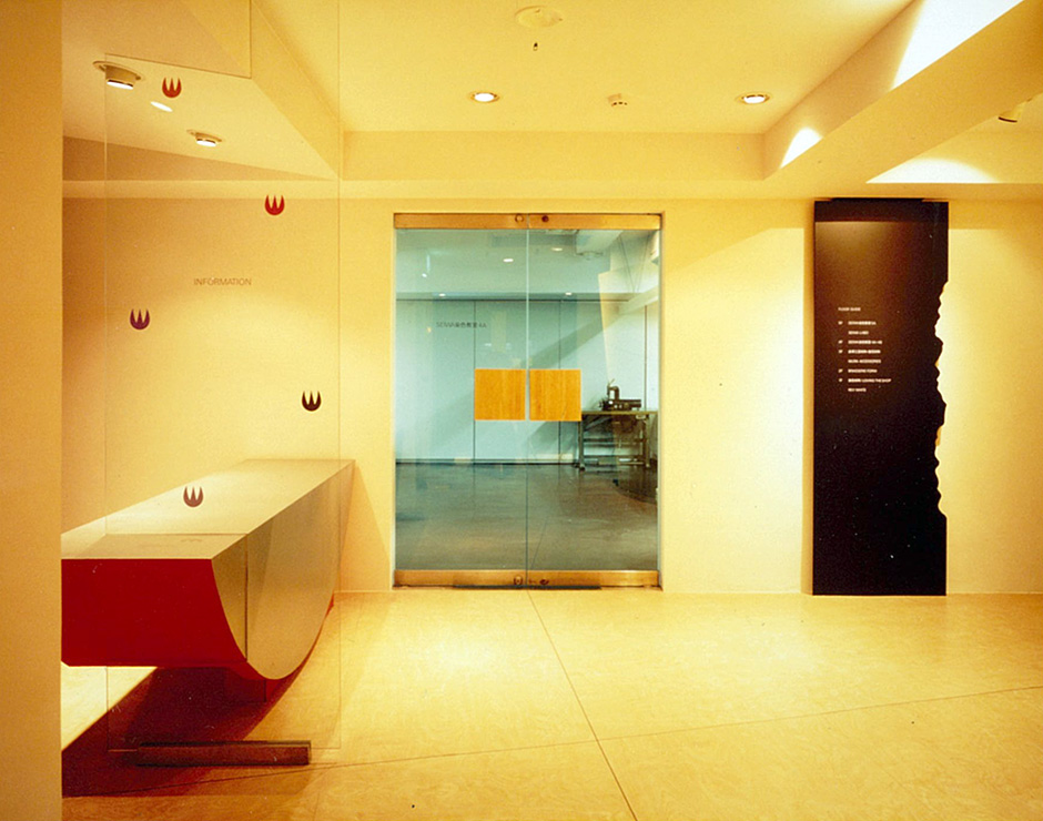 SEIWA本店のロビー